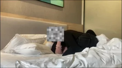 郑州短发女老师偷情一边脱衣服一边做在房间各个角落都是淫叫