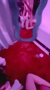 现女友裸色高跟