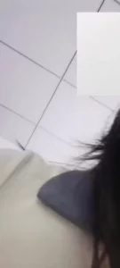 【章哥经典】颜值很高的眼镜妹，小穴座脸，舔奶头各种动作诱惑 2